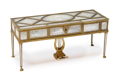 0185-naaigarnituur met speelwerk.jpg; 0185; ;